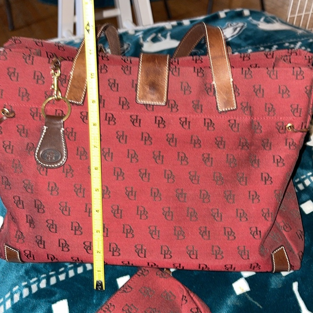 Vintage dooney and bourke signature burgundy purse with pouch and key chain